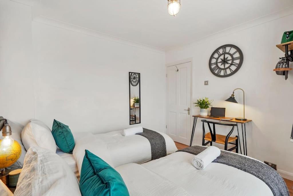 Stylish Maisonette Near The Heath With Free Parking & Wi-Fi เมดสโตน ภายนอก รูปภาพ